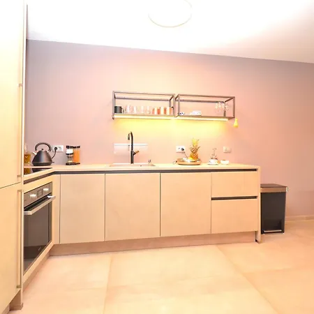 Luxury With Private Pool Sunset Apartman